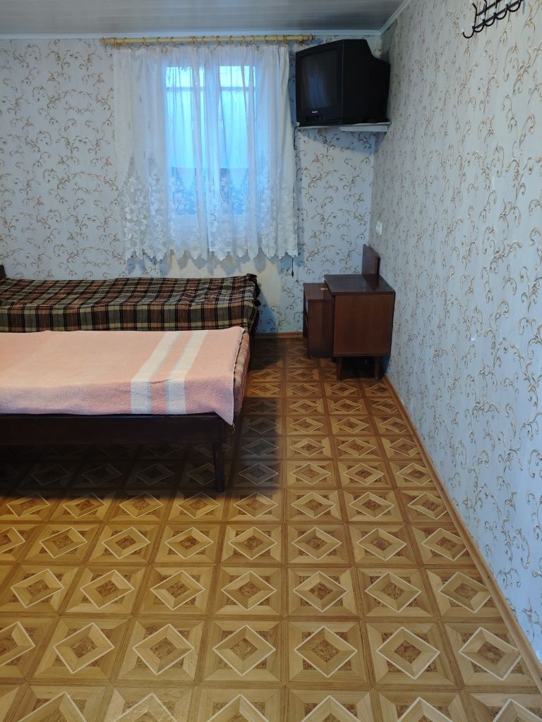 Сдам комнаты посуточно на берегу моря .