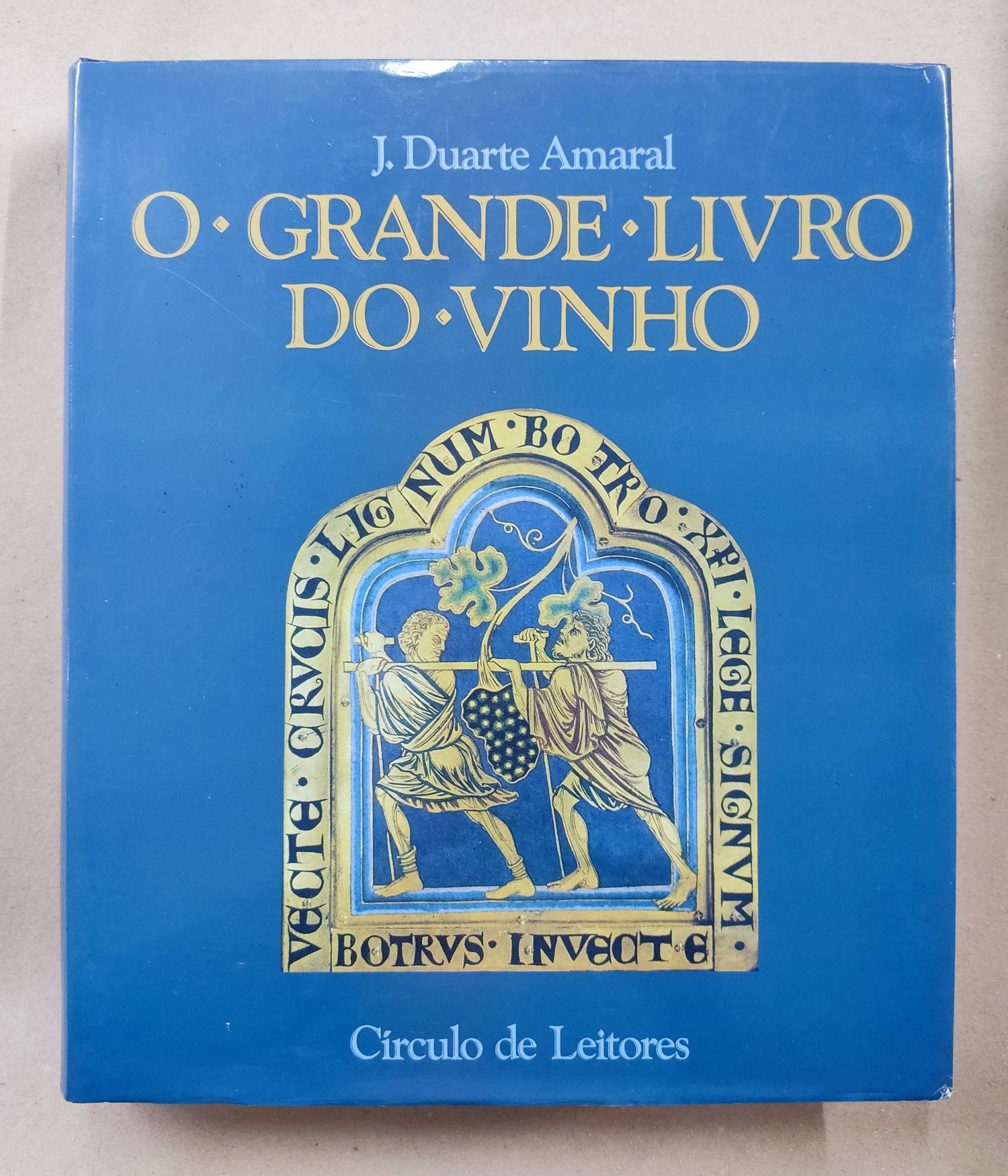 Excelente livro " O Grande Livro do Vinho " uma excelente edição do CL