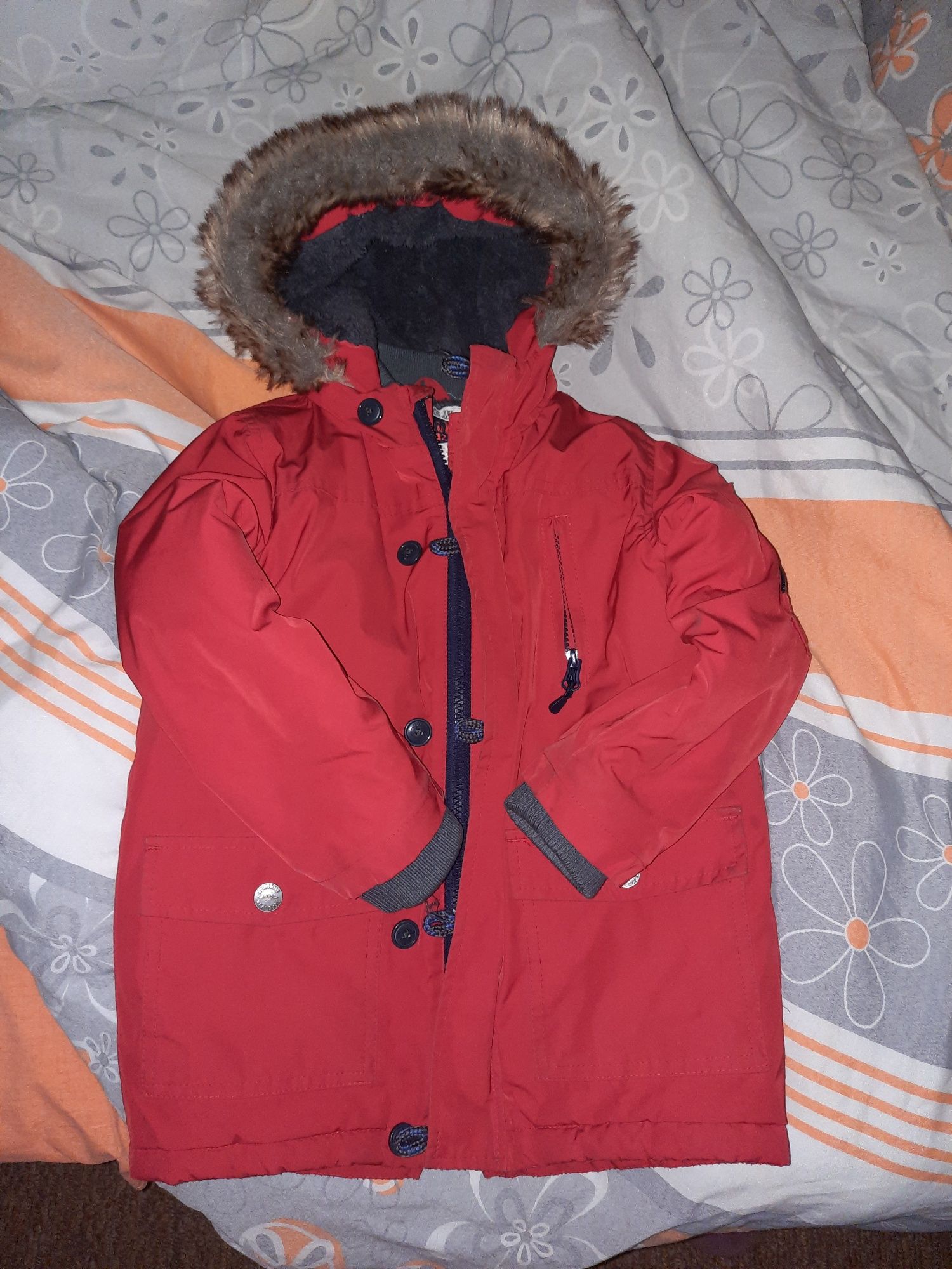 Осенняя брендовая куртка на 4-6 лет