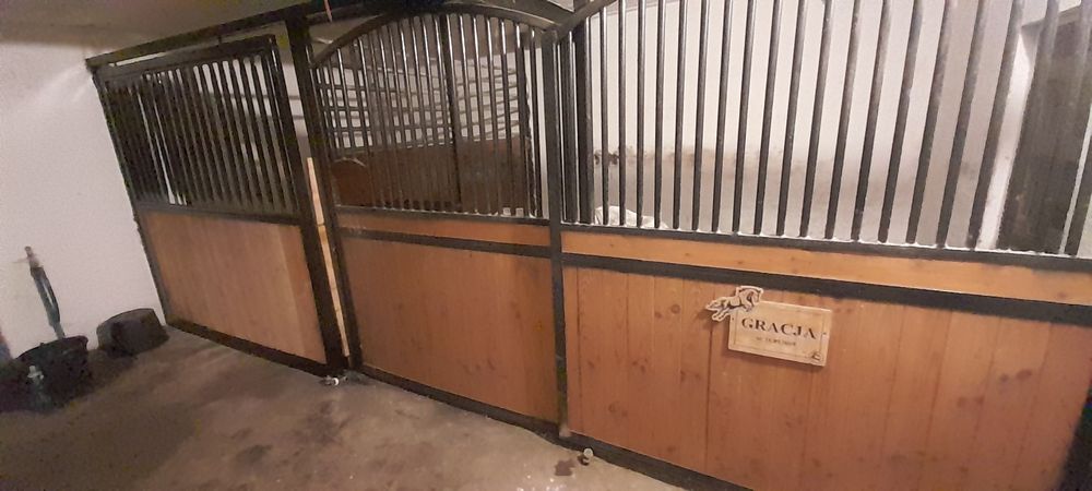 Boksy do koni bardzo mocnej konstrukcji