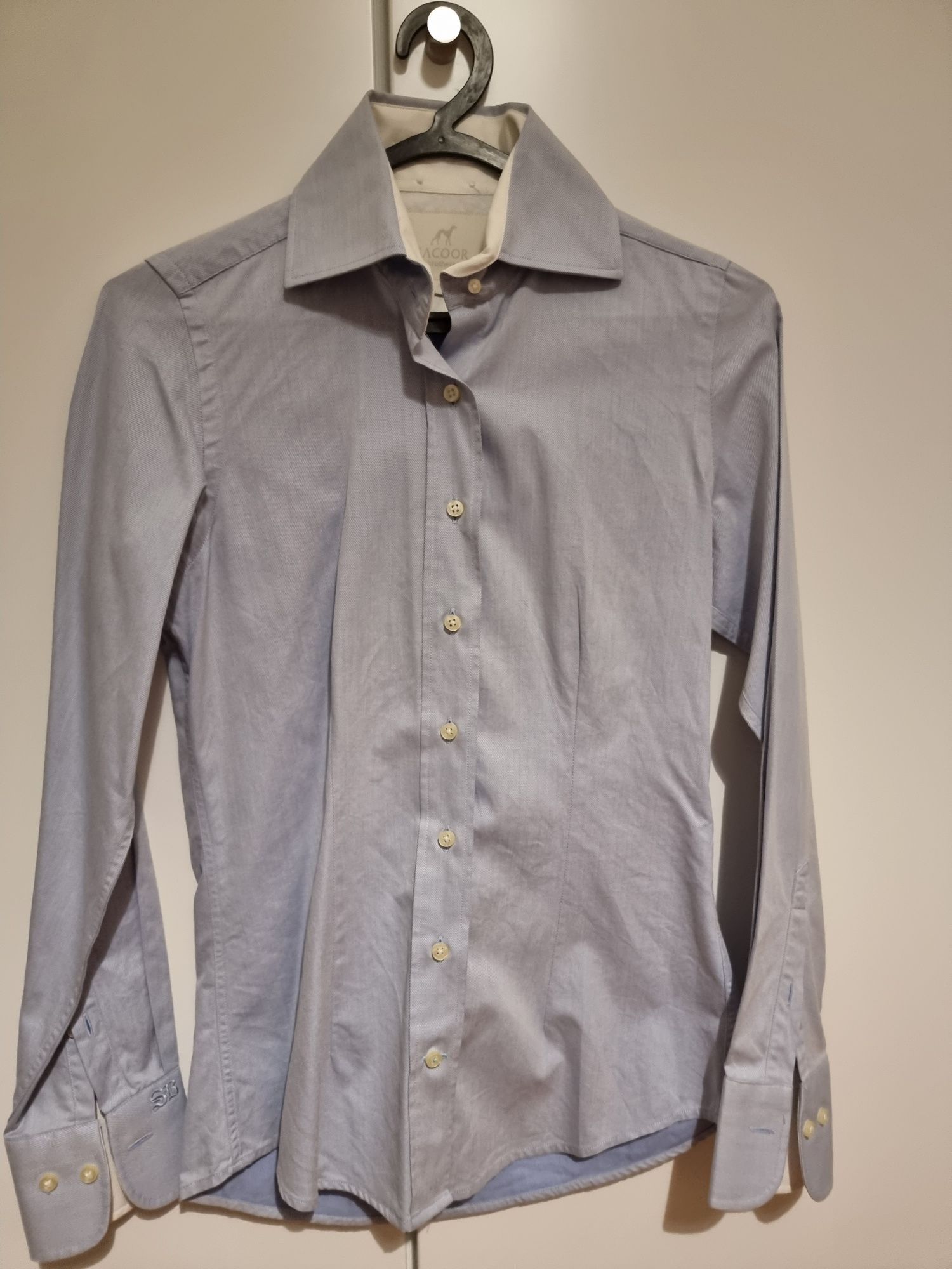 Camisa Sacoor azul e branca