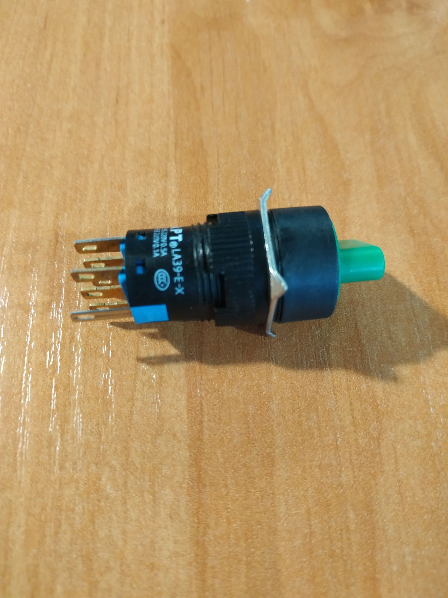 Переключатель APT LA39-E-X