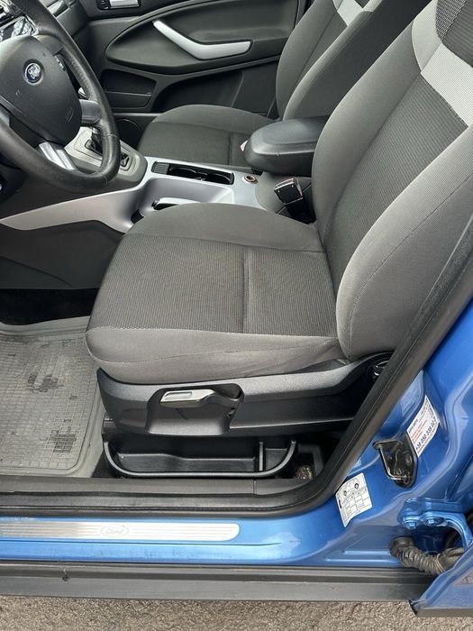 Ford Kuga бензин 2,5 2010 року