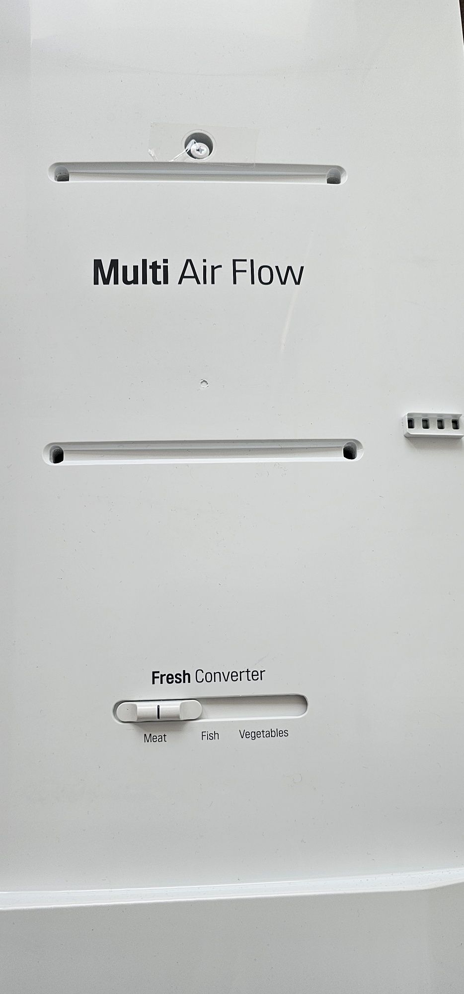 Pionowy panel mulfiflow chłodziarki LG