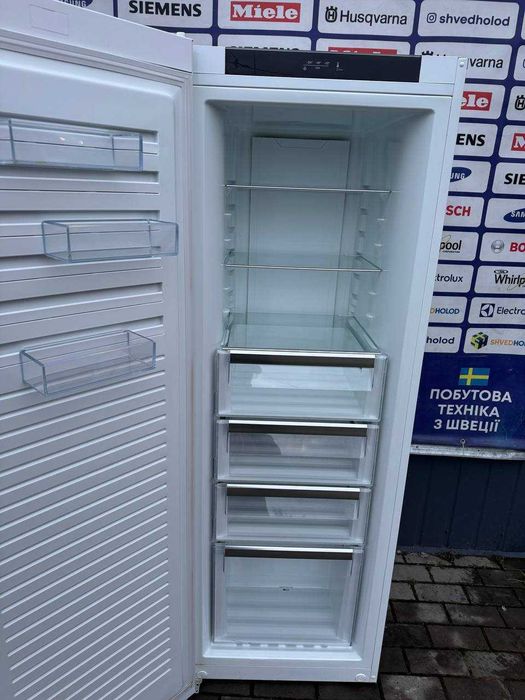 Морозильна камера б/в Electrolux 175см Білий No Frost #07549