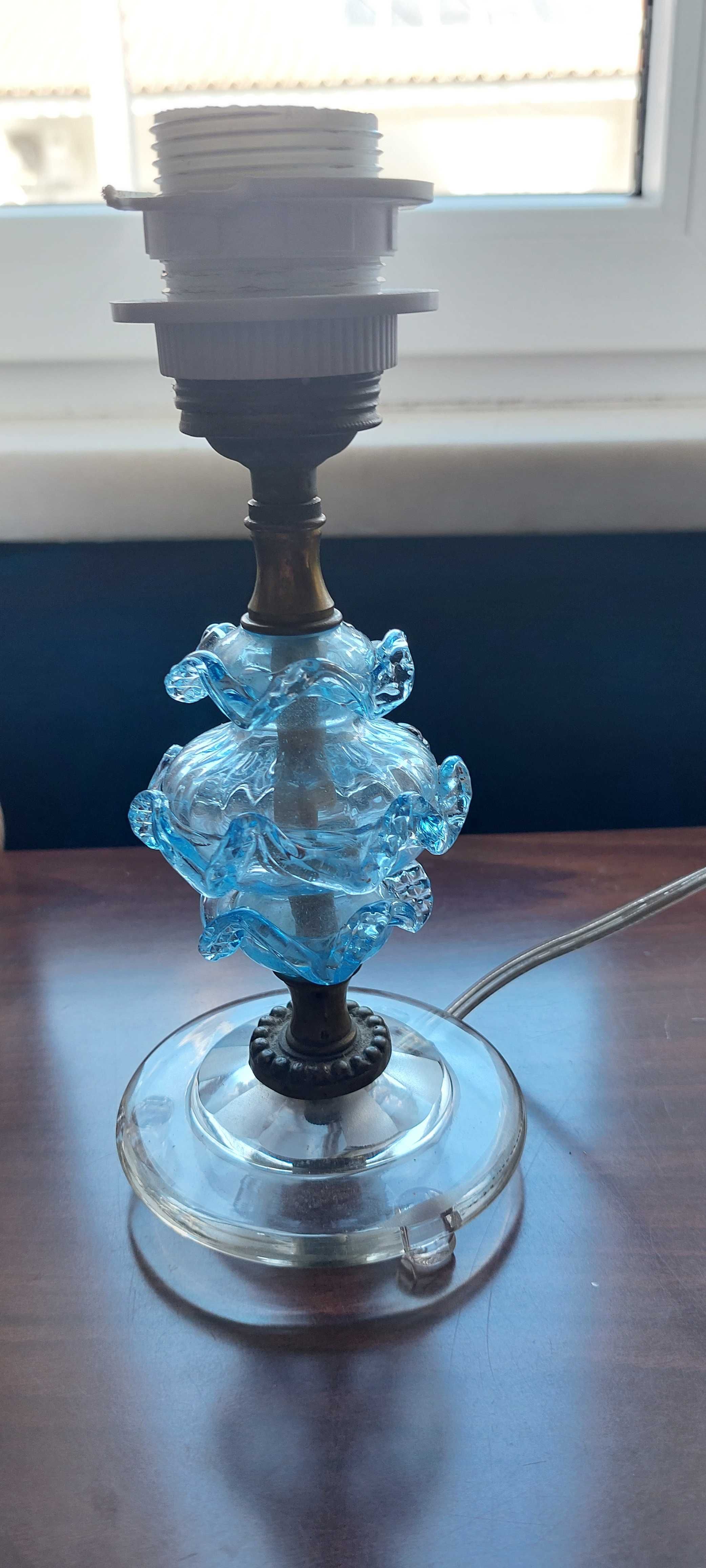 Candeeiro em vidro soprado azul e trabalhado com latão, muito antigo
