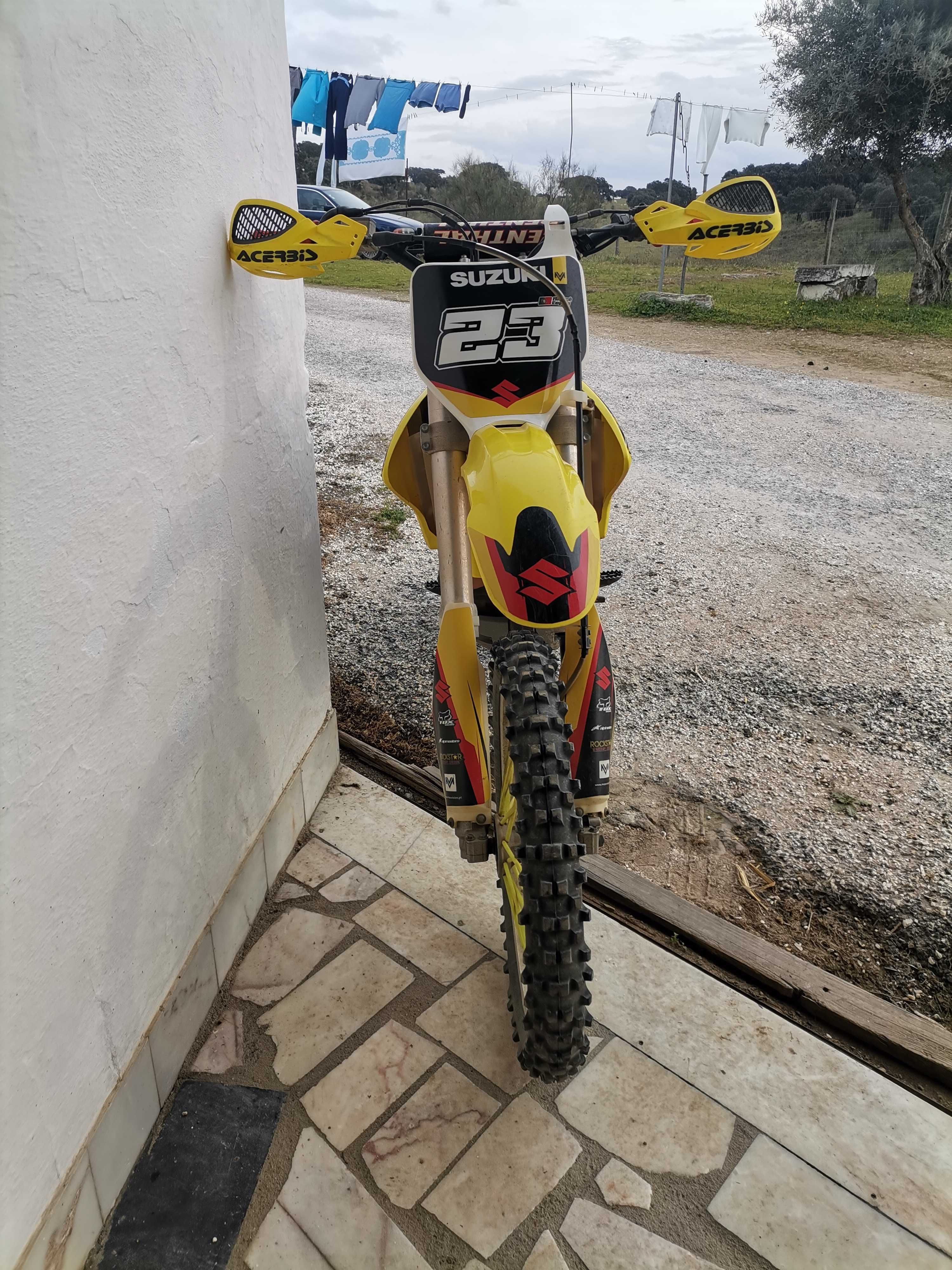 Suzuki rm-z 250 , único dono + vários acessórios.