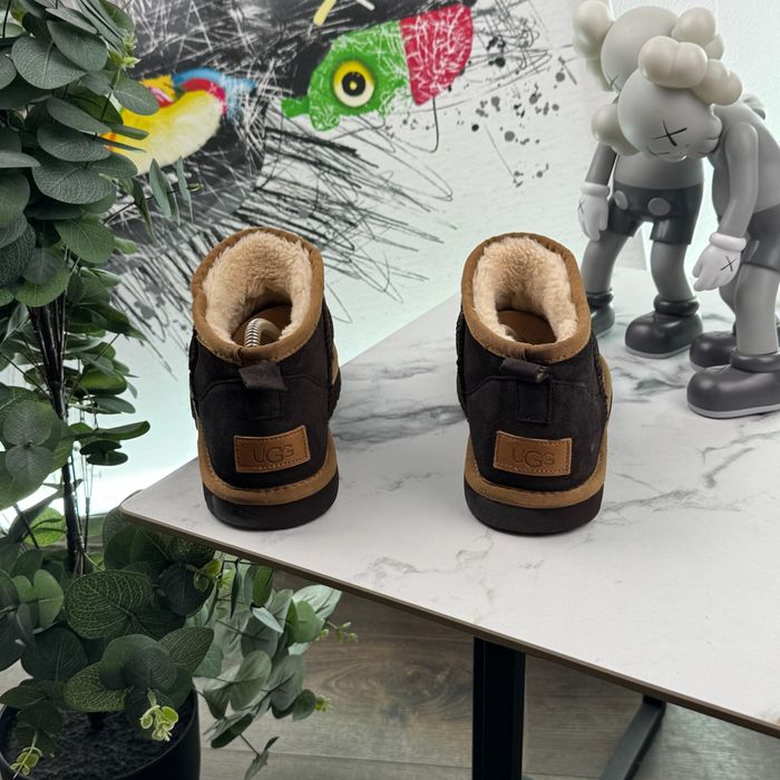Кросівки UGG Ultramini 40 розмір E989