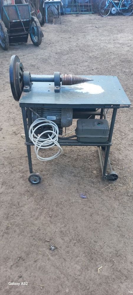 Продам дровокол морковка 380v, через ремінь , двигун 4 квт,