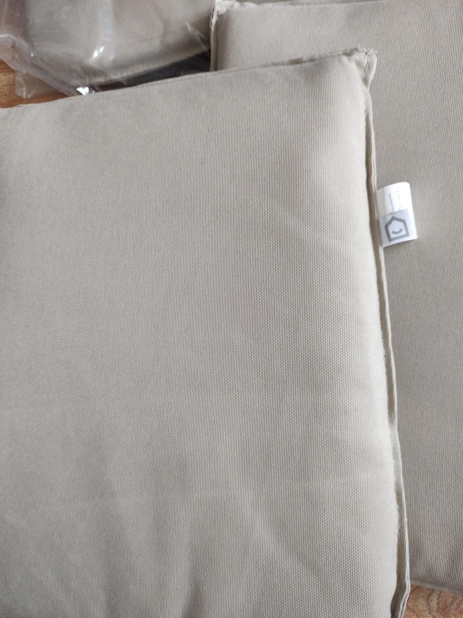 7 nowe poduszki na krzesła Castorama good home szare rzepy