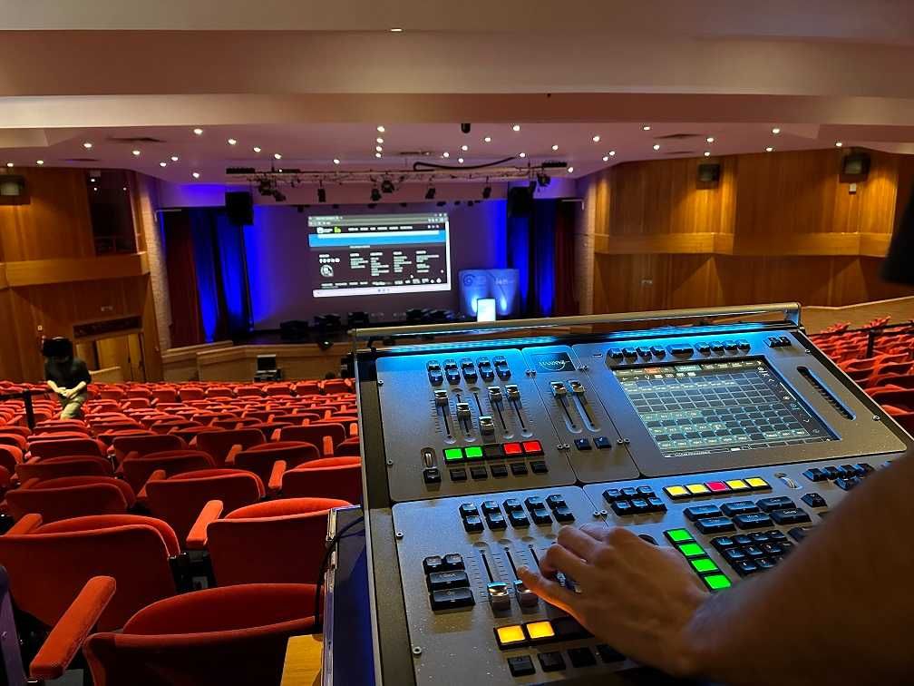 Mesa de Luz de controle até 16.384 máquinas, tem Kit instalado