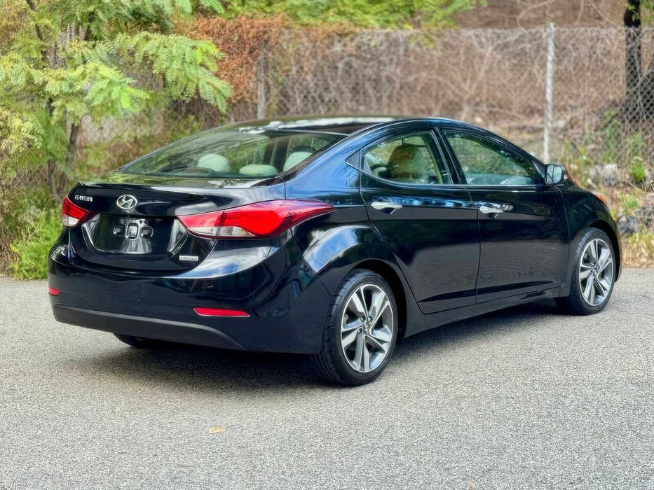 Hyundai Elantra Limited      2015