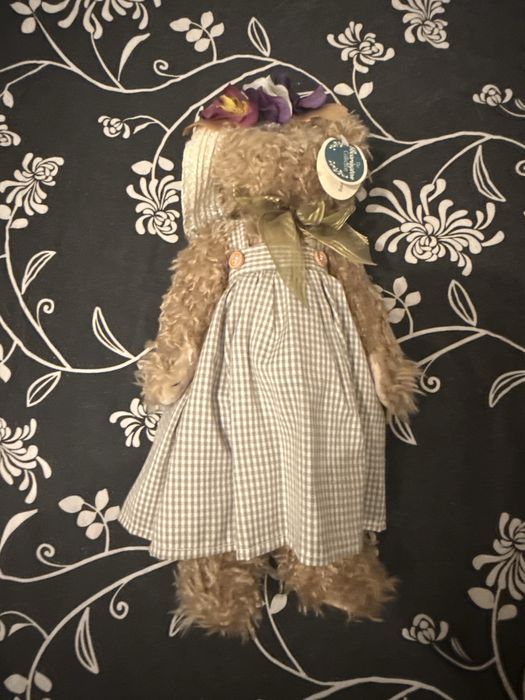 Przepiękny misiek na stojaku