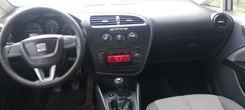 Seat Leon 2 II 1,6 MPI klima alu grzane fotele super stan
