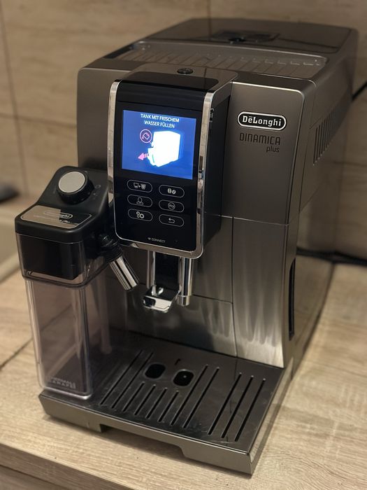 Кавомашина Delonghi Dinamica Plus  стан нової кавомолка  Delonghi