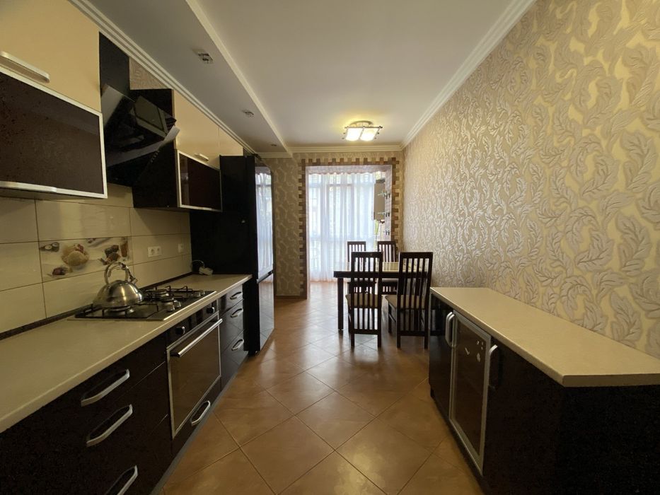 Оренда 2 кімнатної квартири по вулиці Коновальця ( поруч White Center)