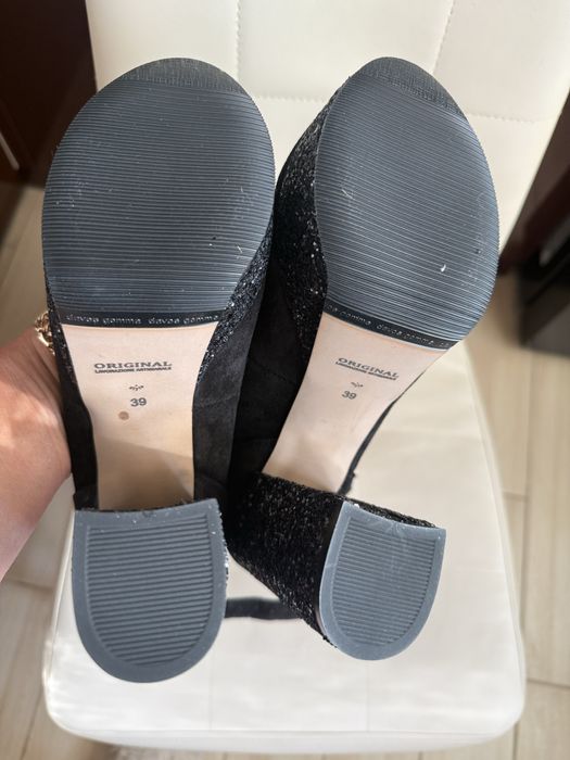 Туфли с натуральной черной замши на высоком каблуке