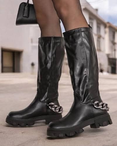 Wysokie damskie kozaki