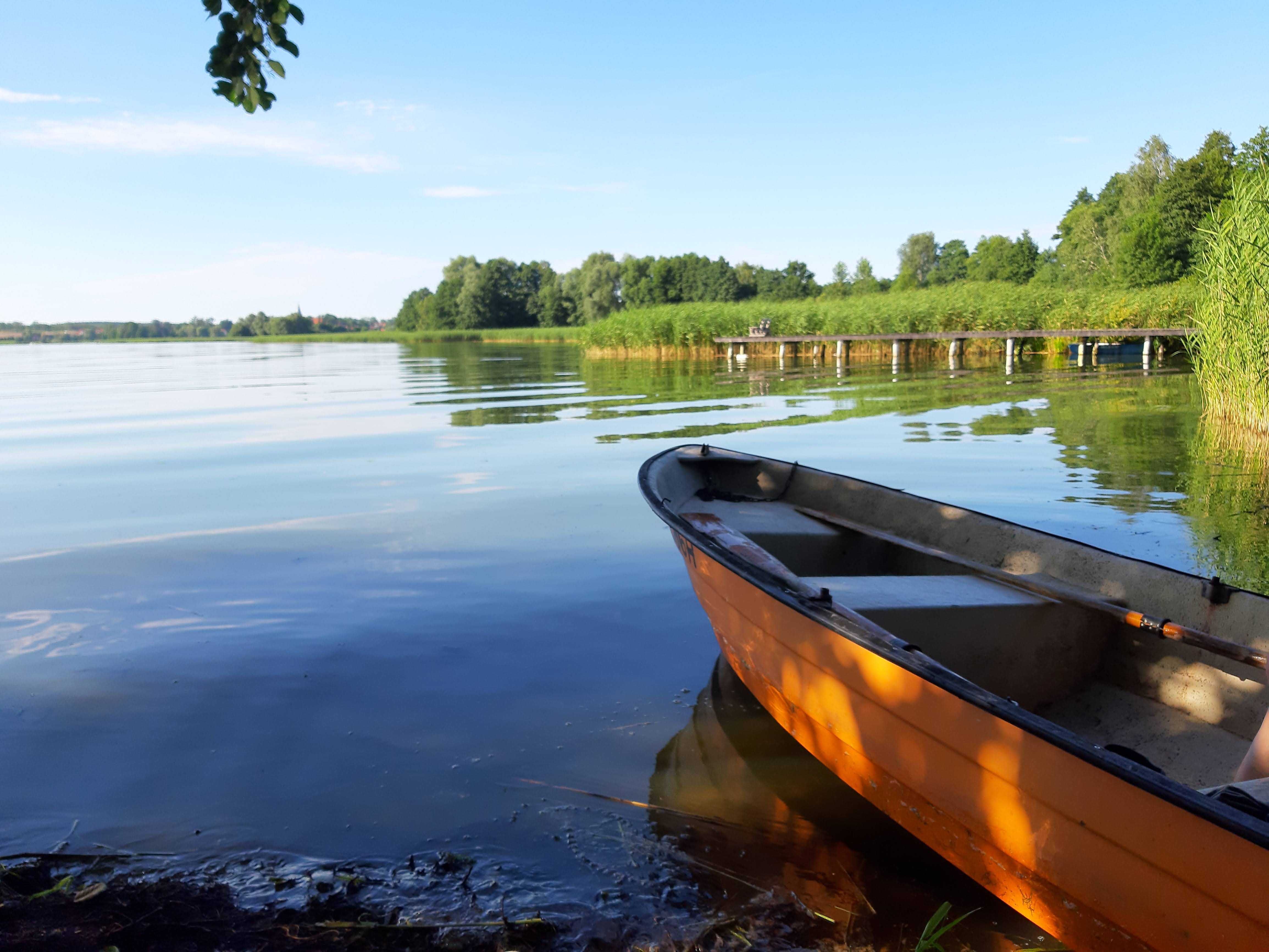 Domek nad jeziorem własna linia brzegowa, pomost, łódka , rower wodny