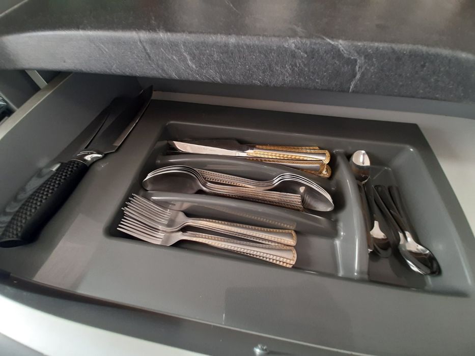 Нова 3 кімн. кв. в самісінькому центрі міста з приват. парковкою.