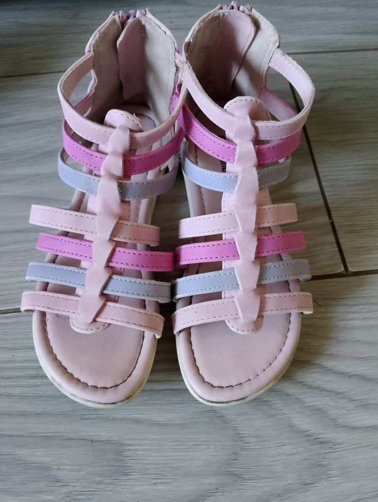 Продам дитячі сандалі