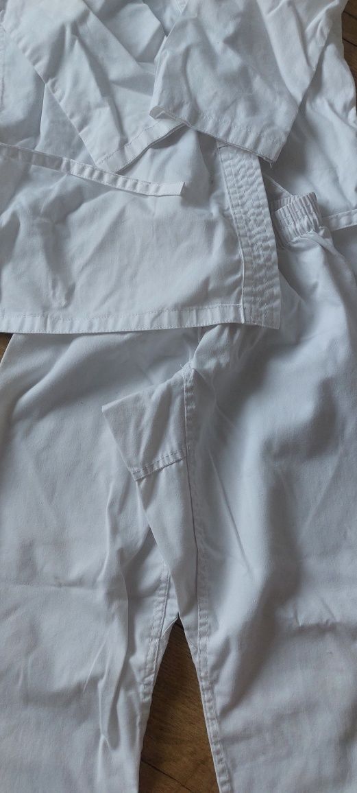 Kimono na karate r. 140