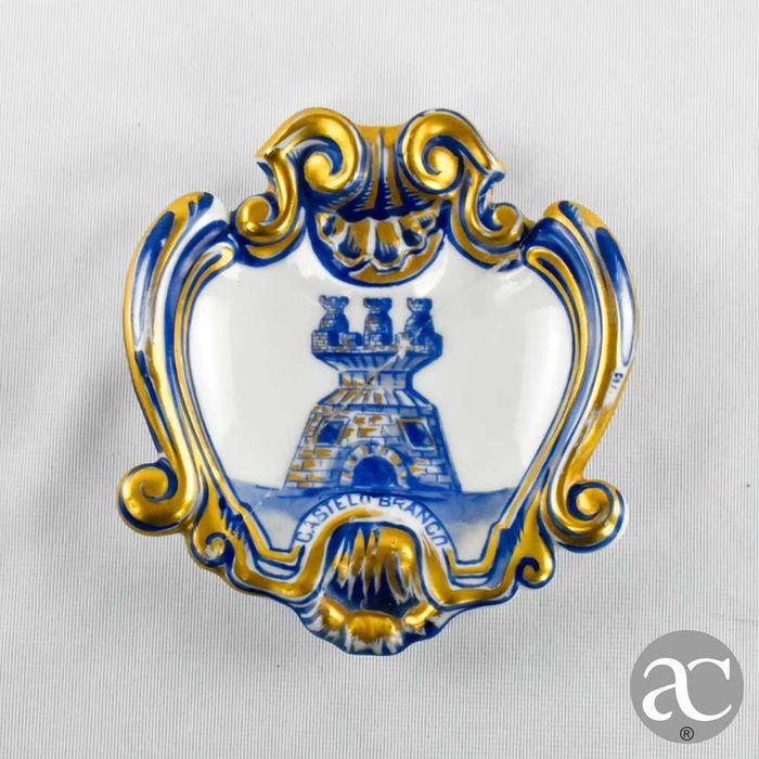 Cinzeiro porcelana Vista Alegre, com brasão de Castelo Branco