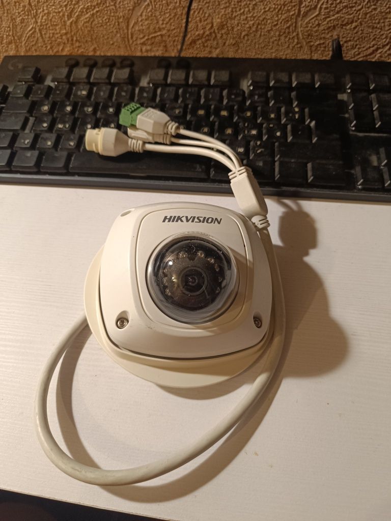 IP відеокамера Hikvision DS-2CD2512F-IS