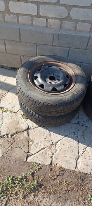 Шини з дисками Ауді 100 с3. (фольксваген)