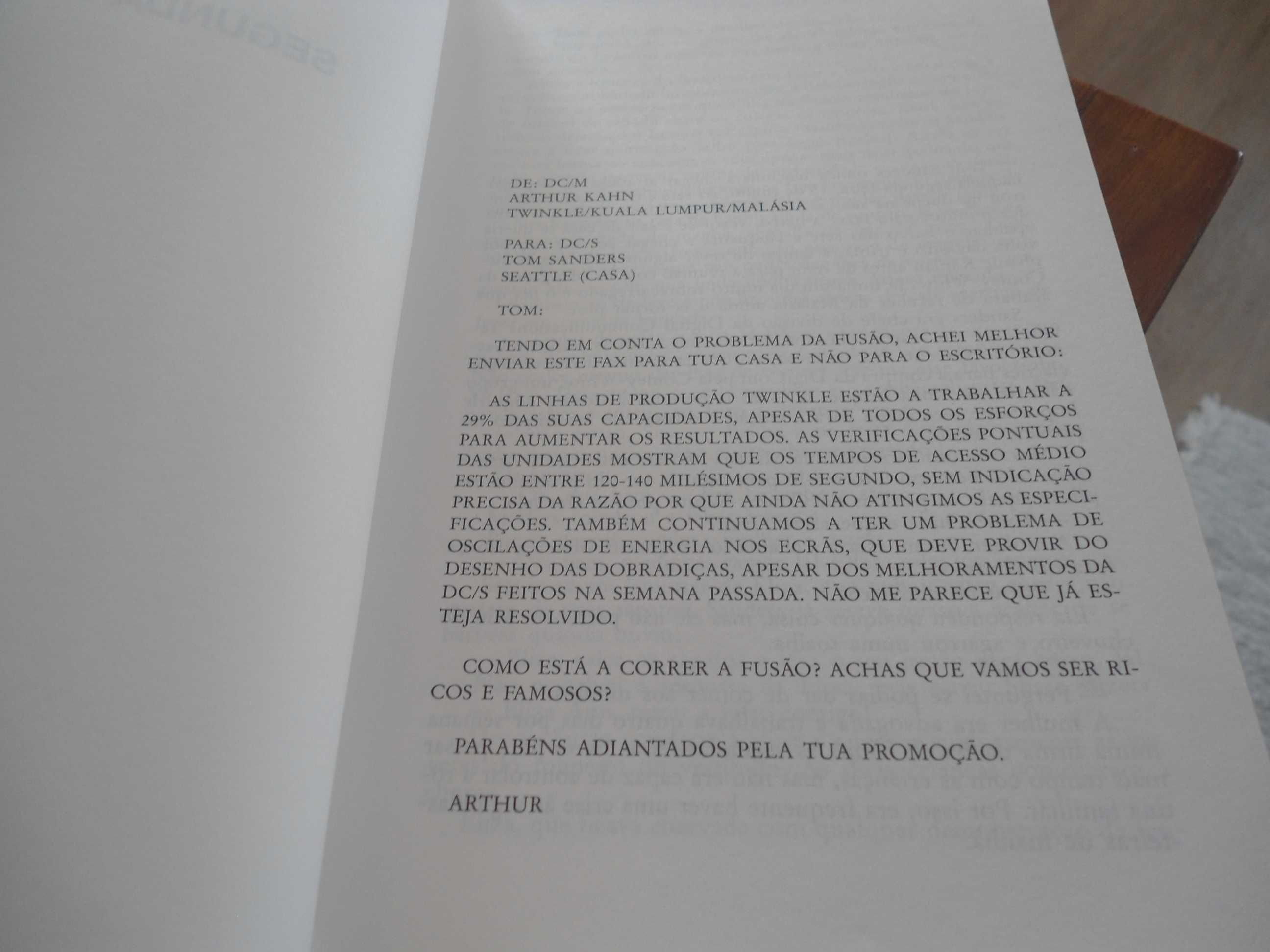 Revelação por Michael Crichton