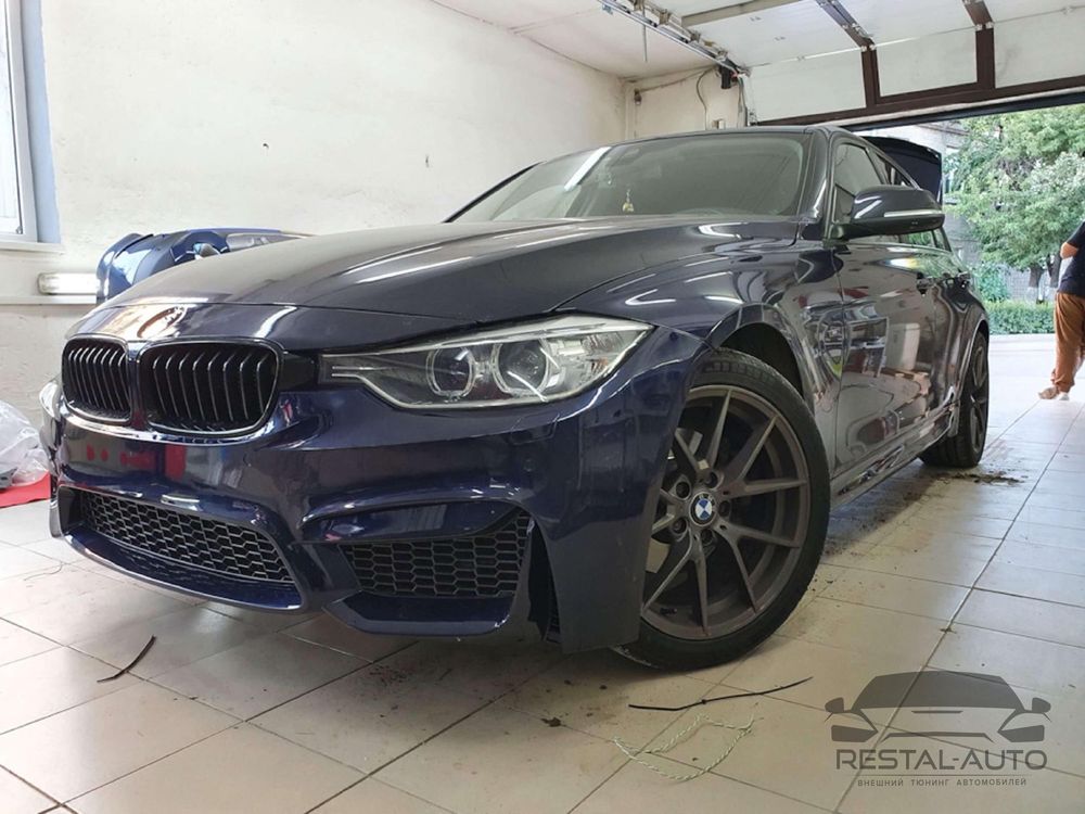 Передний бампер на BMW 3 Series F30 2012-2018 год  BMW M3 черный мат