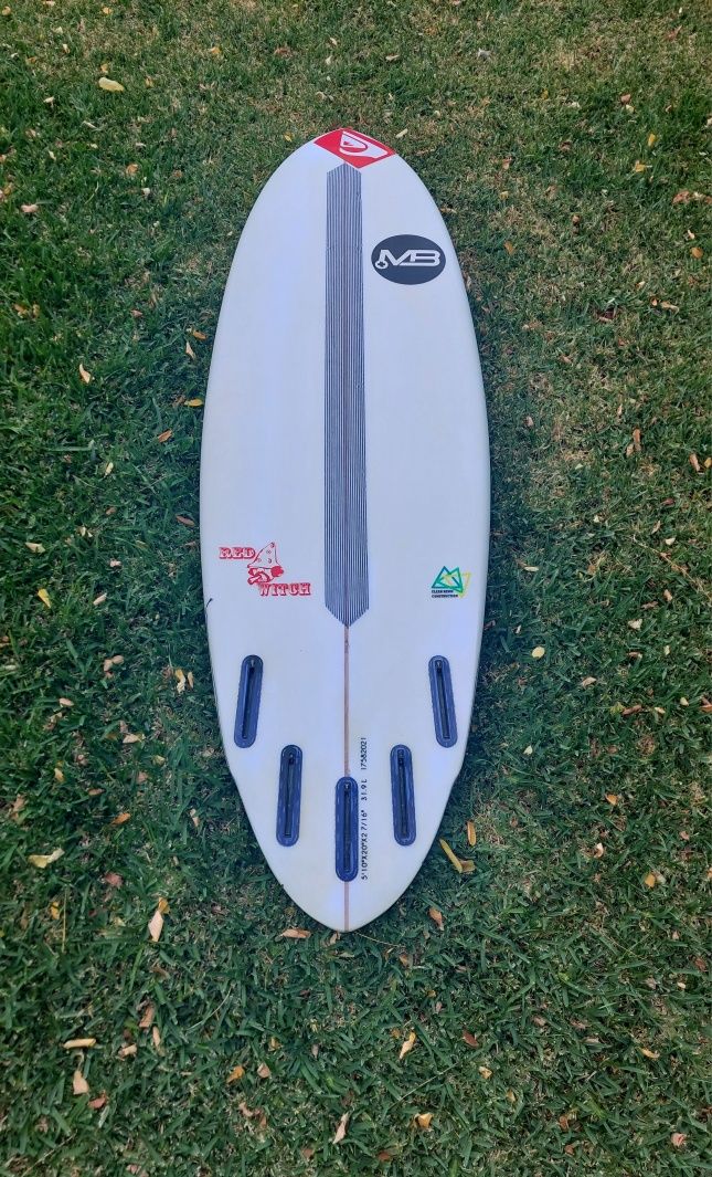 Prancha surf Manual Surfboboards 5'10 Red Witch com  32 L