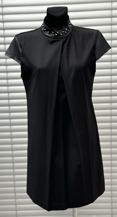 Imperial sukienka mała czarna z ozdobna stójką M