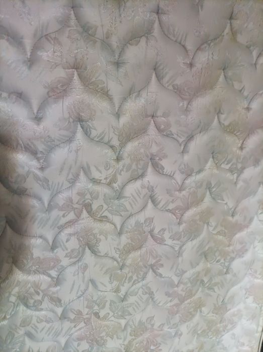 Cama dsolteiro restaurada em madeira   castanho com estrado e colchão