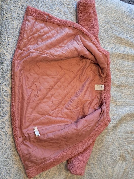 Продам пальто для девочки