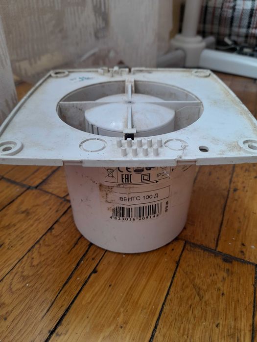Продам вытяжку Vents 100 d