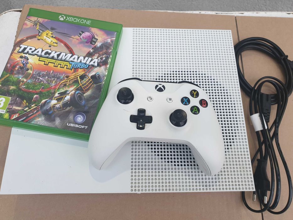 Xbox One S, 500 GB + pad
