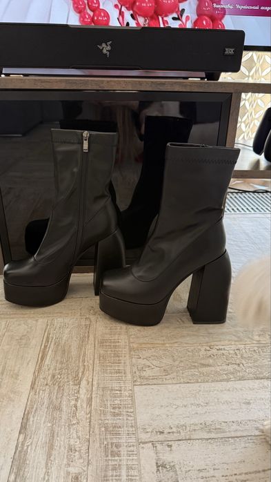 Стильні ботинки, ботильони на підборі, каблук устойчивый