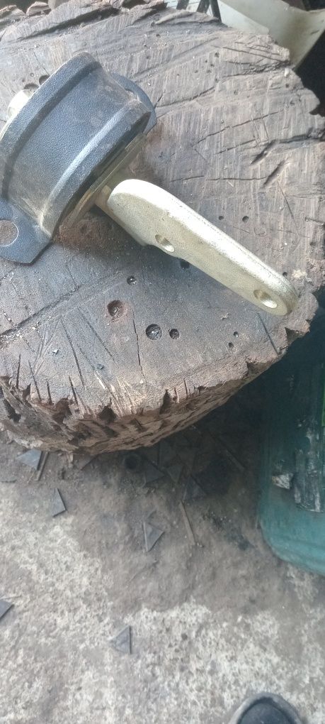 Подушка двигуна ваз 2110 задня кпп