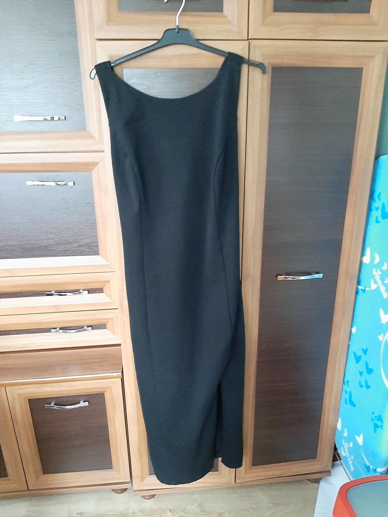 Sukienka czarna, dluga
