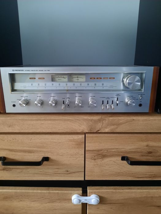 Amplituner Vintage Pioneer SX 750.
