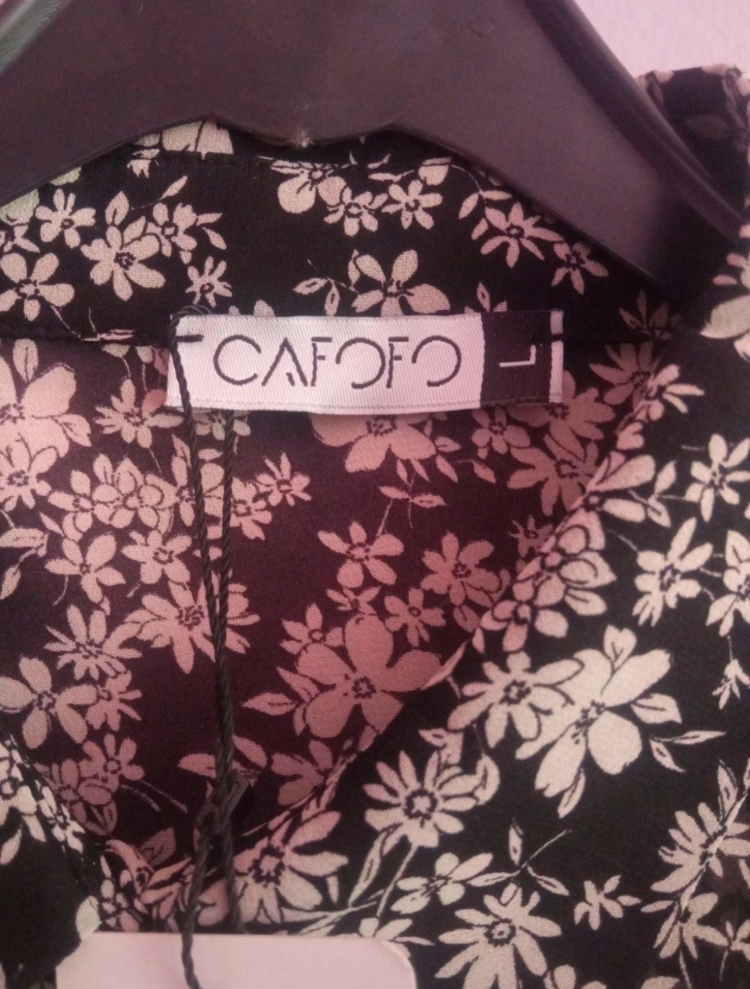 Camiseiro com flores da Cafofo