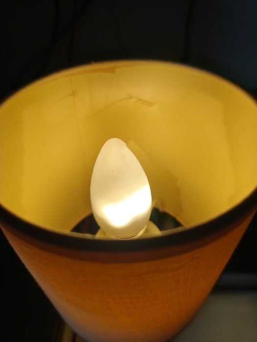 Lampka dotykowa. Max żarówka 40 W.