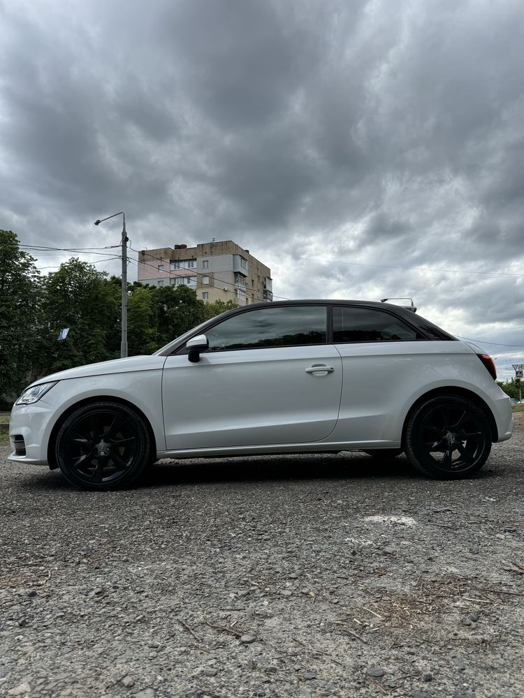 Продам Audi A1 официал