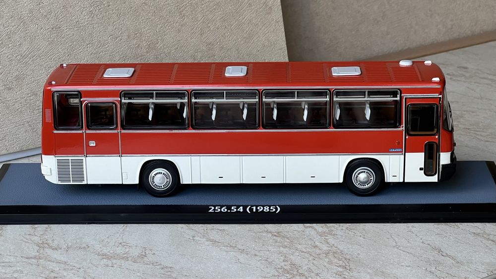 Модель автобуса Ikarus 256.54 Classicbus 1:43
