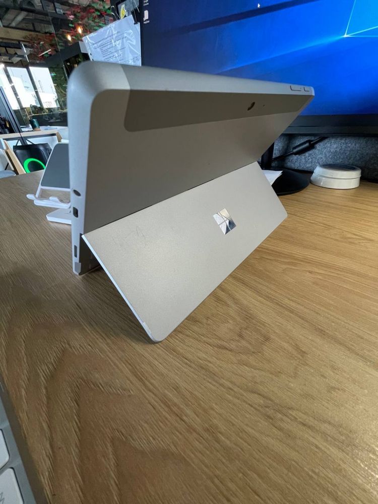 Microsoft Surface Go 10.5 128GB SSD WiFi. Відмінний стан