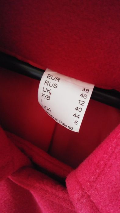 Демі пальто малинового - кармін - кольору. М-ка.