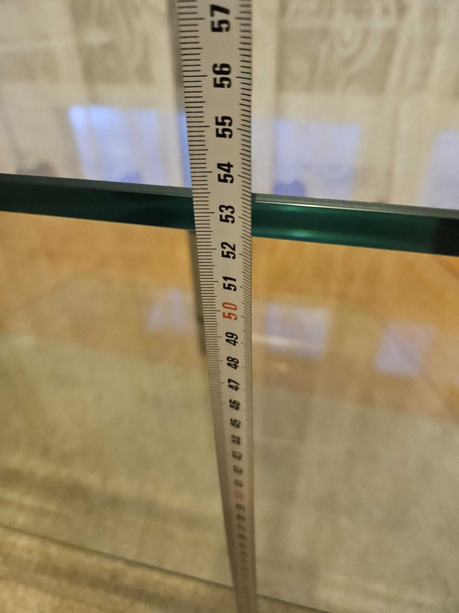 Szklany stolik pod telewizor