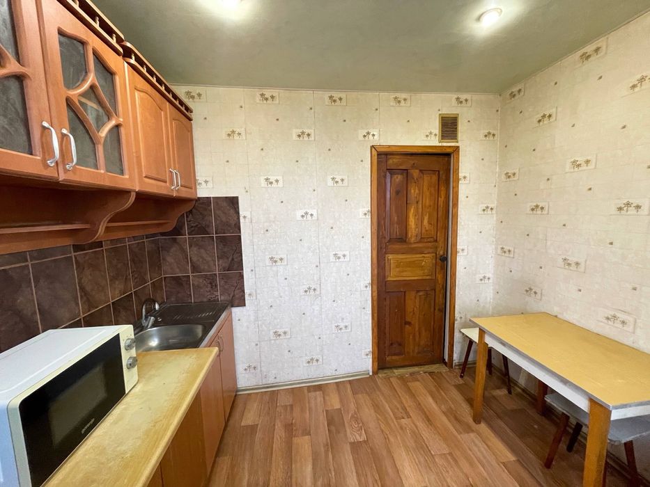 Продам ексклюзивну 3-кім. квартиру Кам’янське, лівий берег 2 мкр.