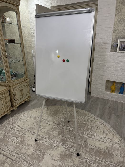 Фліпчарт Магнітно- маркерний на тринозі 60×90см